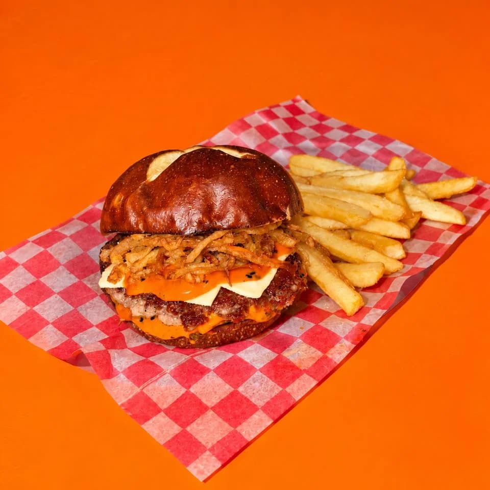 Oktober burger doble + papas