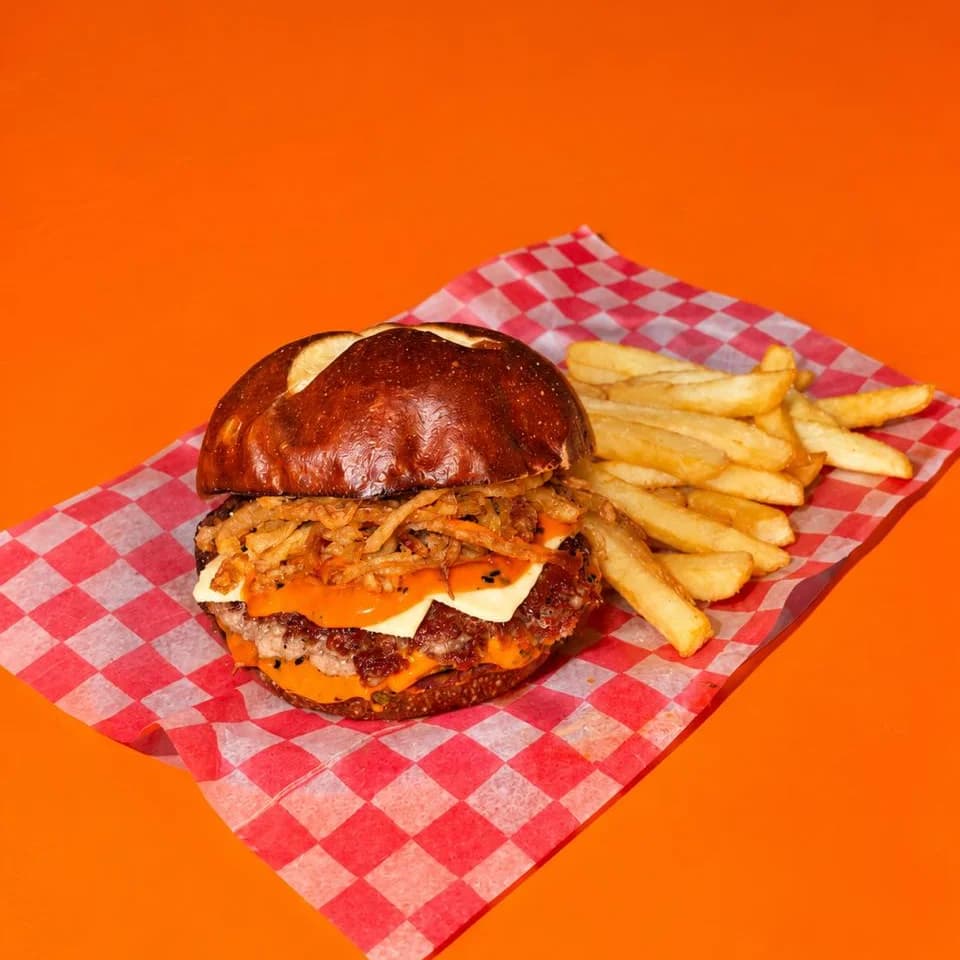 Oktober burger simple + papas