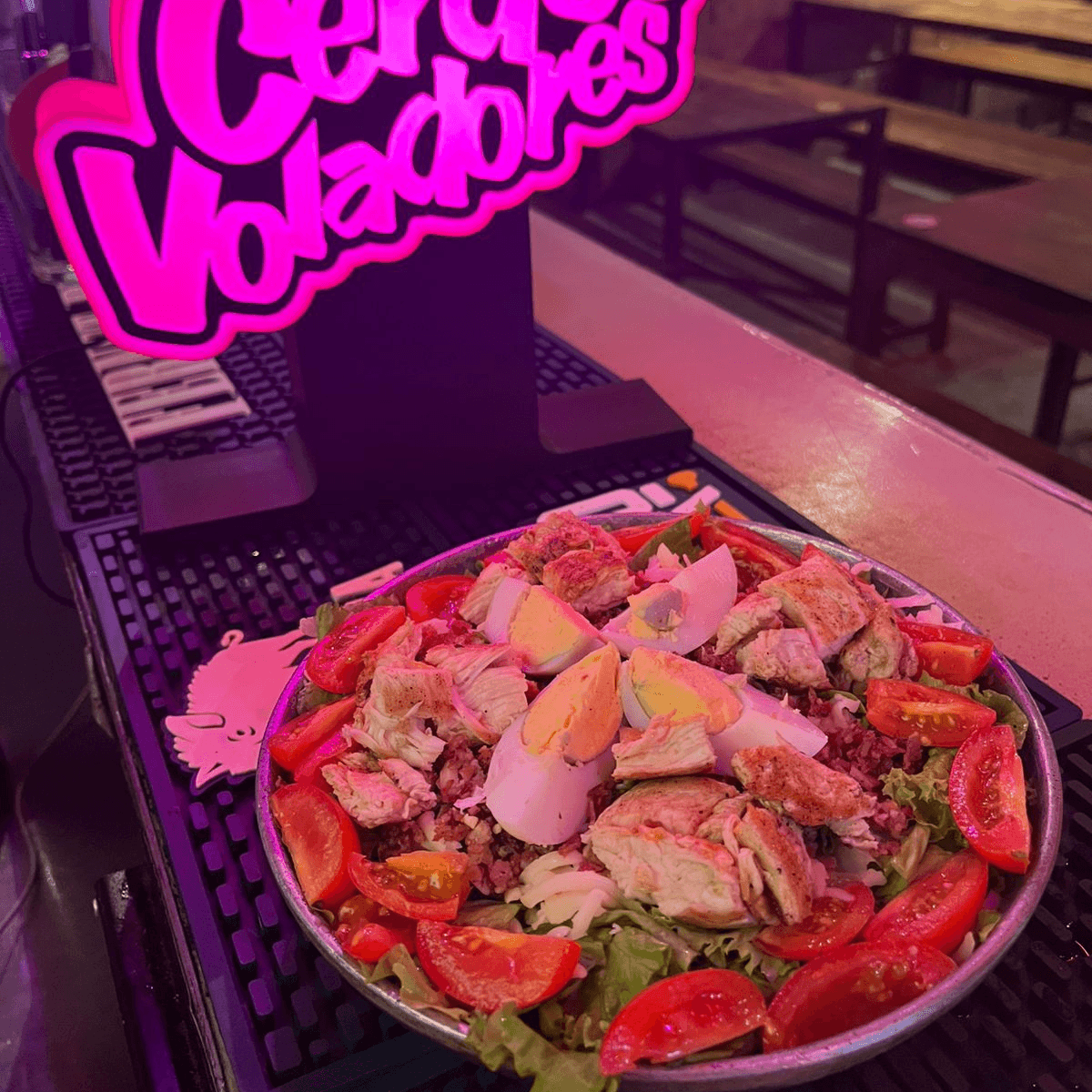 ENSALADA POLLO Y PANCETA