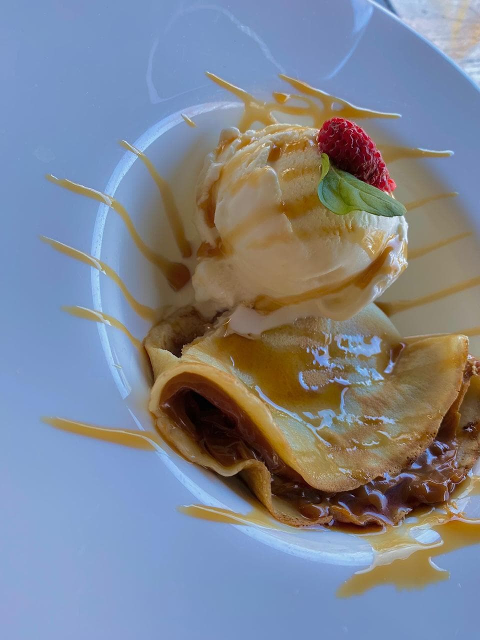 Panqueque con Dulce de Leche c/helado