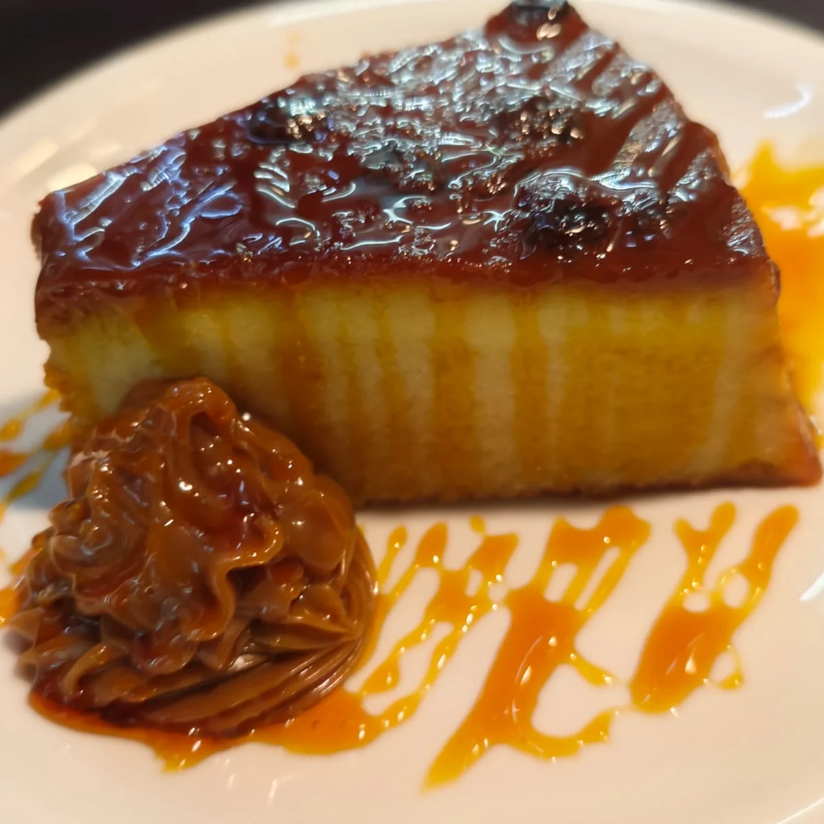 Flan, budín, helado, duraznos o ensalada de frutas.