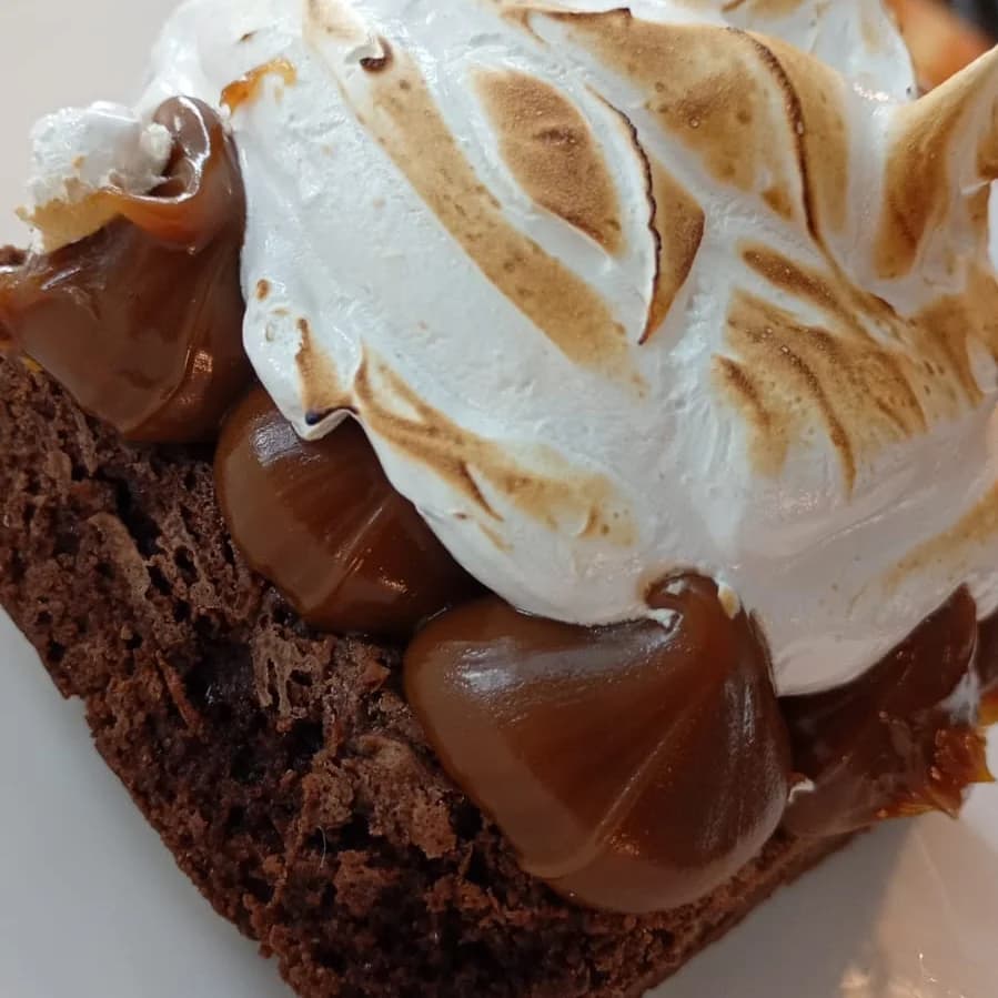 Brownie con helado