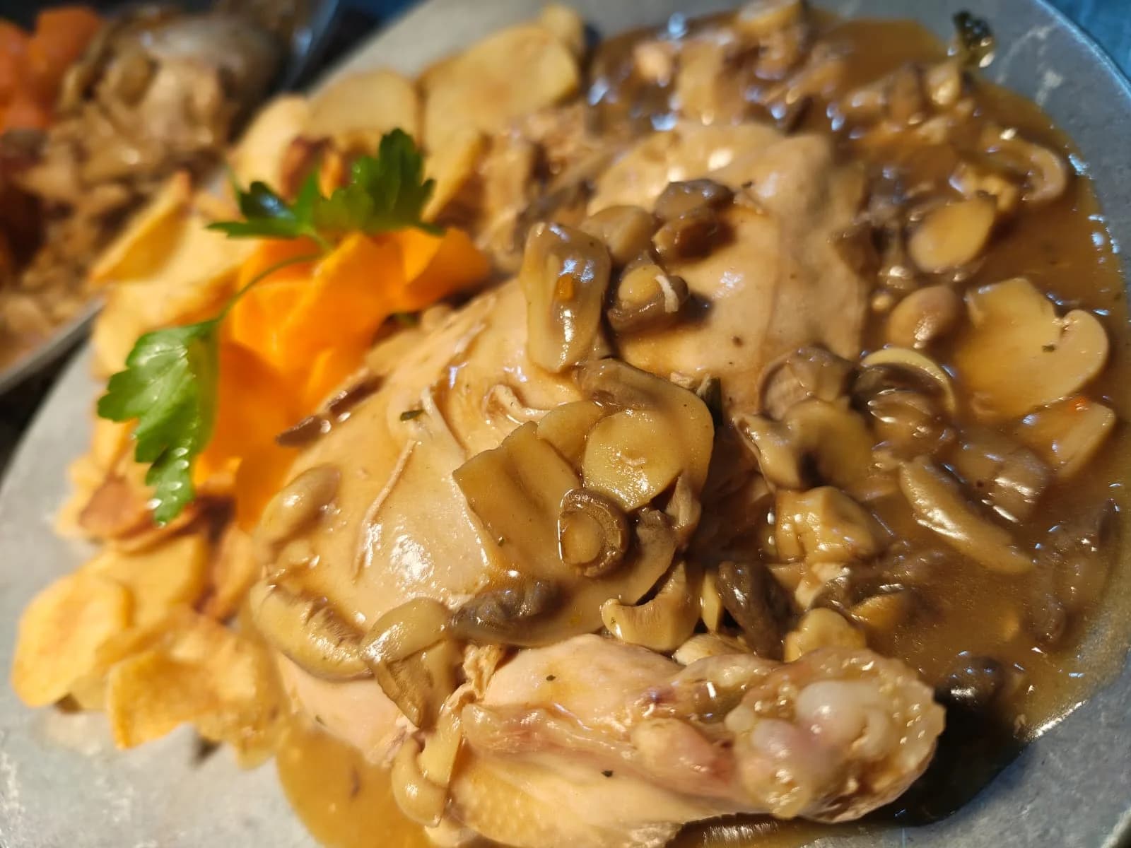 Pollo al champiñón