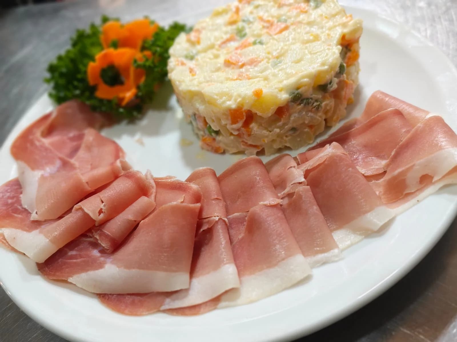 Jamón crudo + ensalada rusa