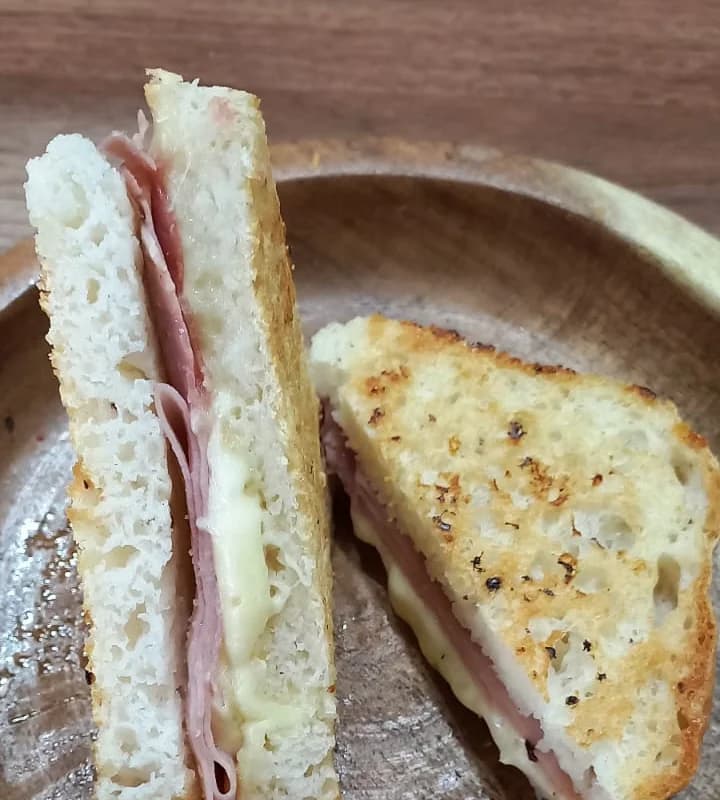 Tostado con Jamon y Queso