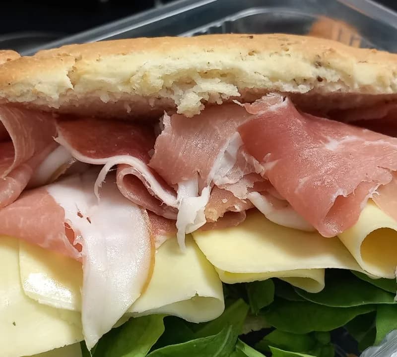 Baguetin Crudo, Rúcula y Queso