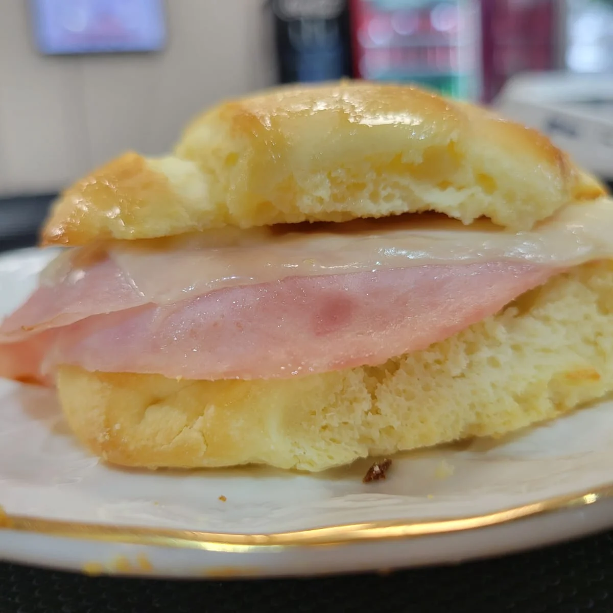 Medialuna con Jamon y Queso