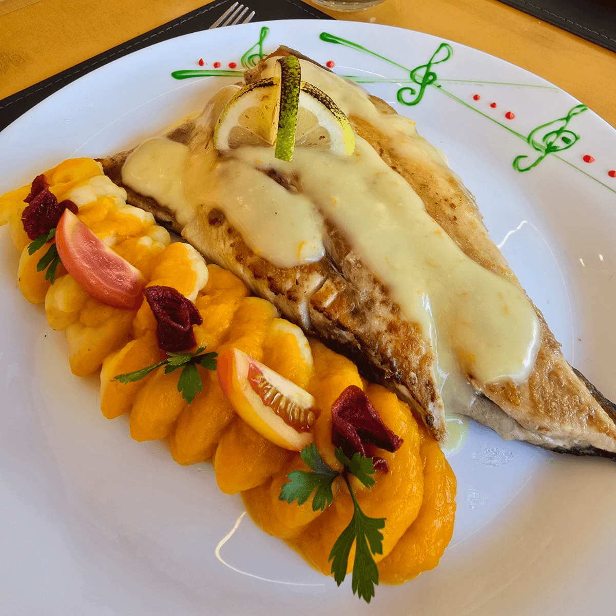 Pacú con crema cítrica