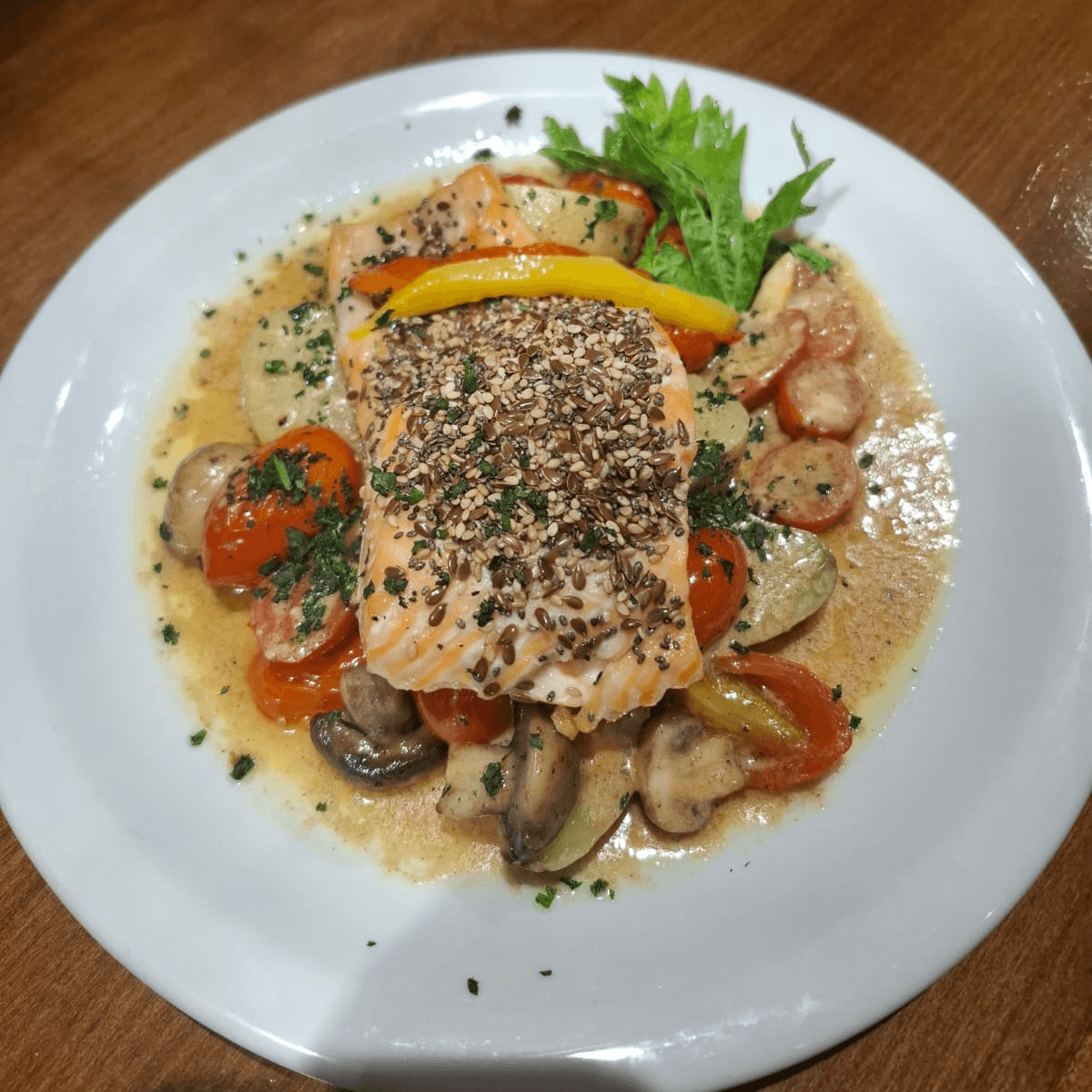 Salmão rosa em mistura de sementes